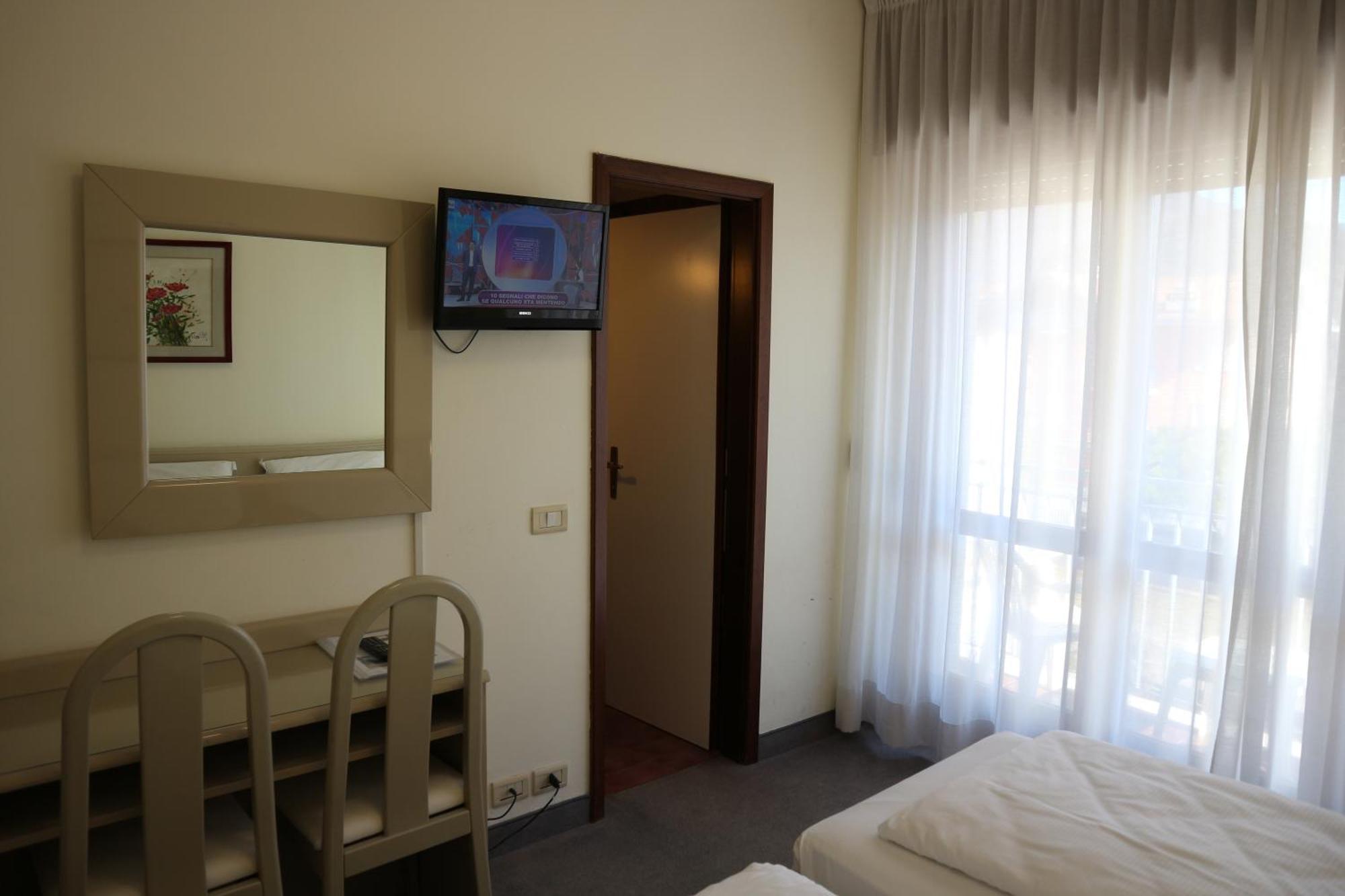 Hotel Bristol ريفا ديل غاردا المظهر الخارجي الصورة