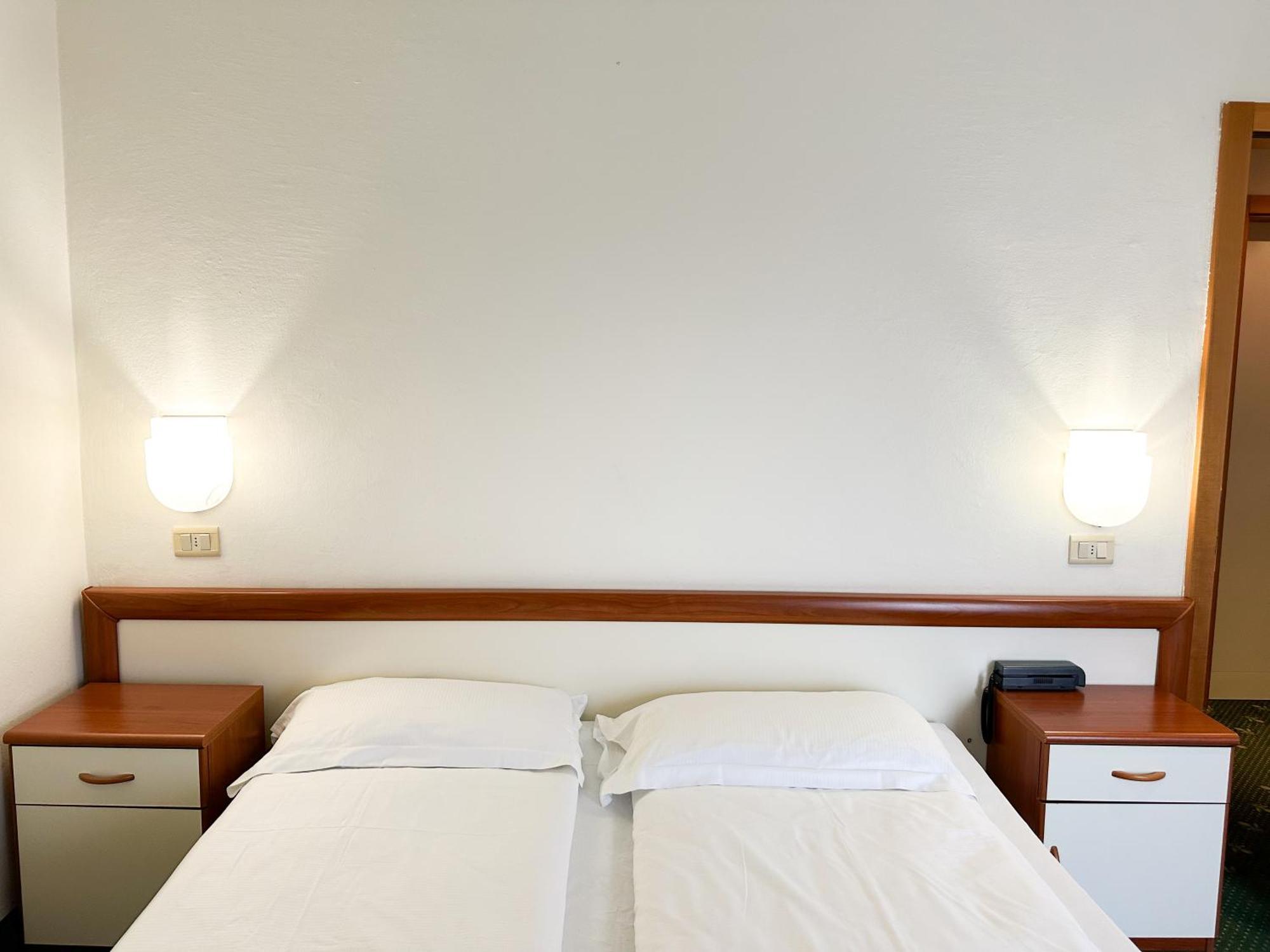 Hotel Bristol ريفا ديل غاردا المظهر الخارجي الصورة