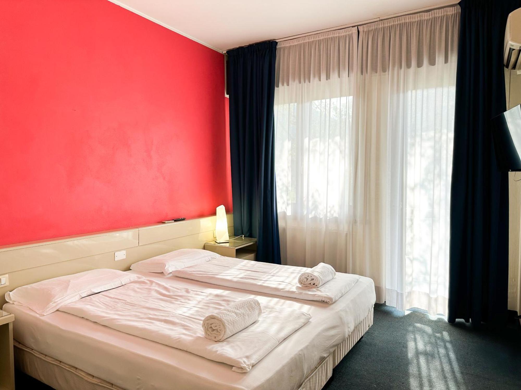 Hotel Bristol ريفا ديل غاردا المظهر الخارجي الصورة