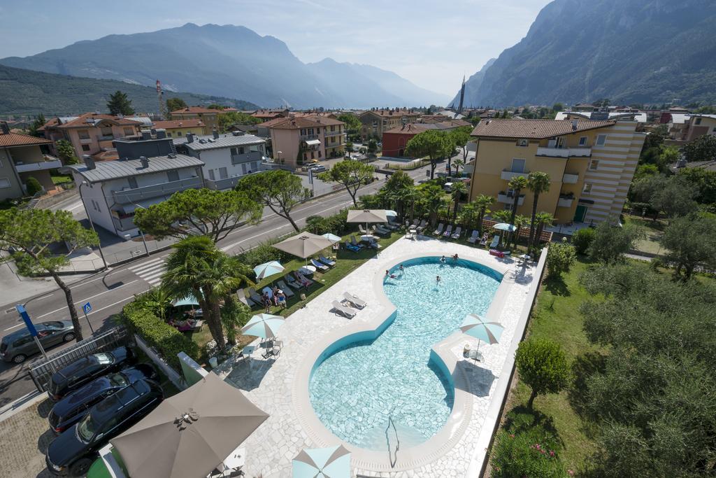 Hotel Bristol ريفا ديل غاردا المظهر الخارجي الصورة