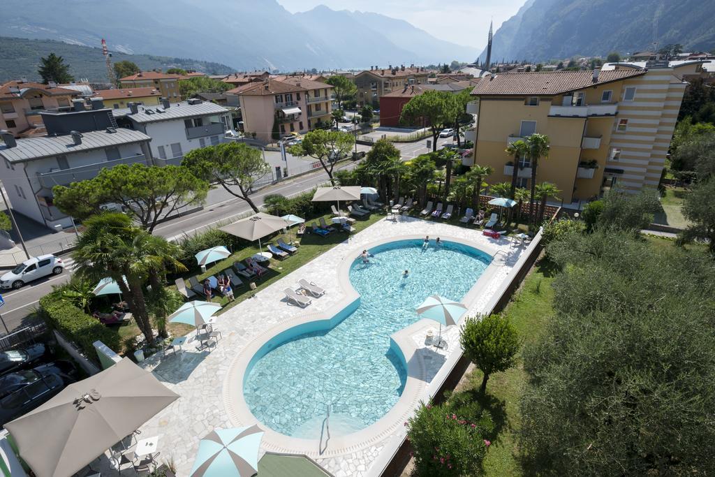 Hotel Bristol ريفا ديل غاردا المظهر الخارجي الصورة