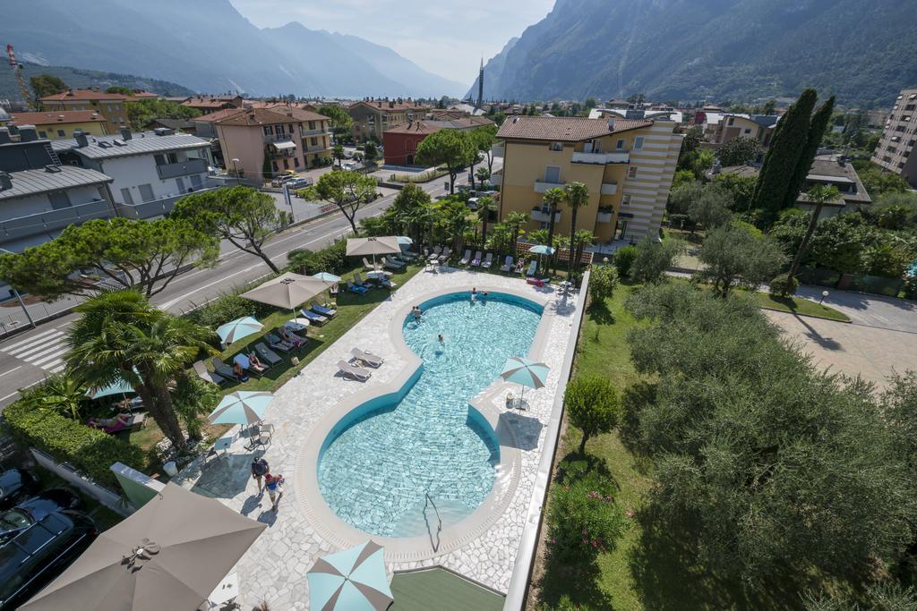 Hotel Bristol ريفا ديل غاردا المظهر الخارجي الصورة