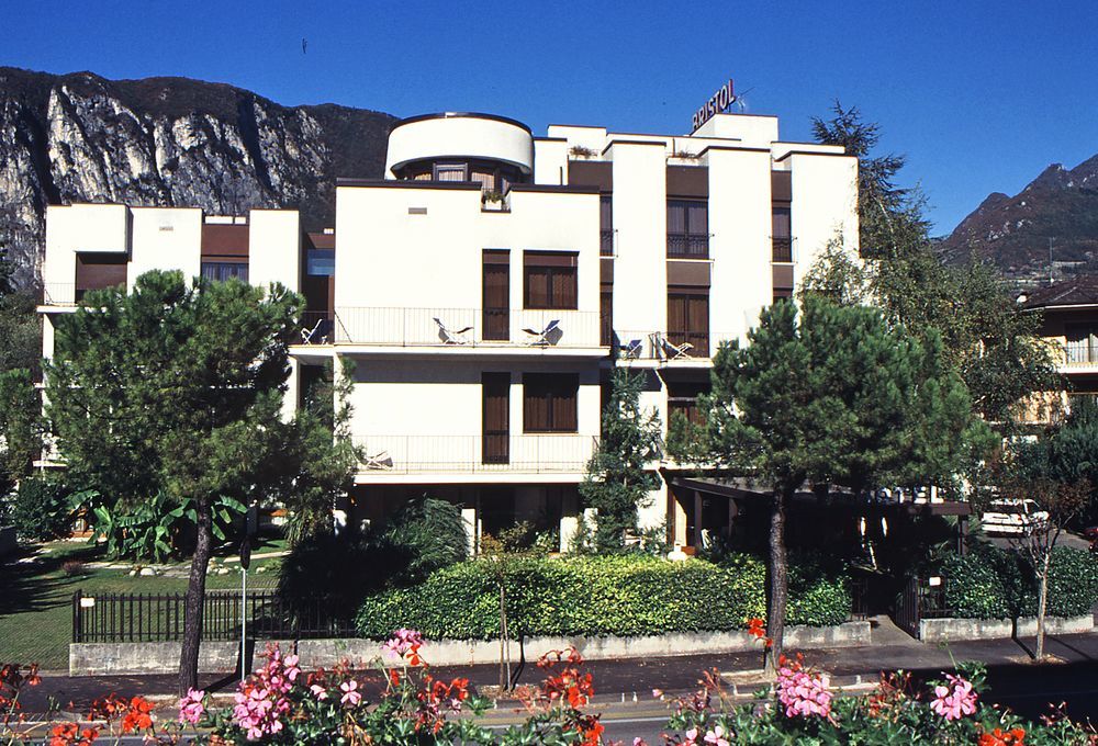 Hotel Bristol ريفا ديل غاردا المظهر الخارجي الصورة