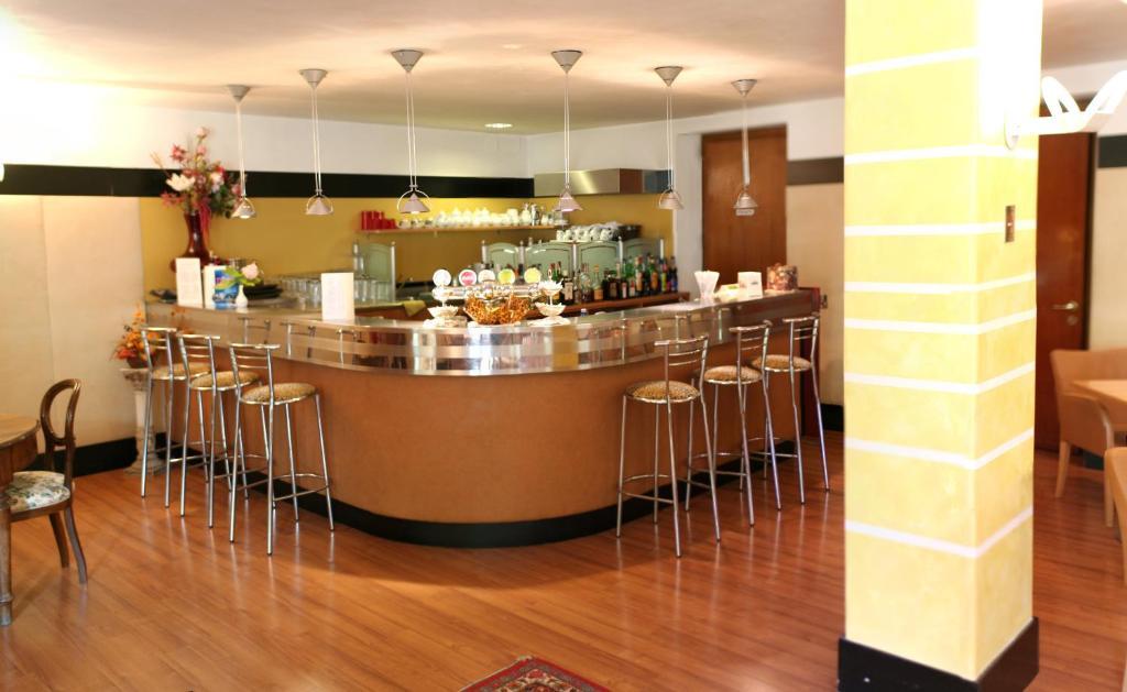 Hotel Bristol ريفا ديل غاردا المظهر الخارجي الصورة