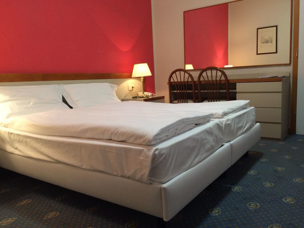 Hotel Bristol ريفا ديل غاردا المظهر الخارجي الصورة