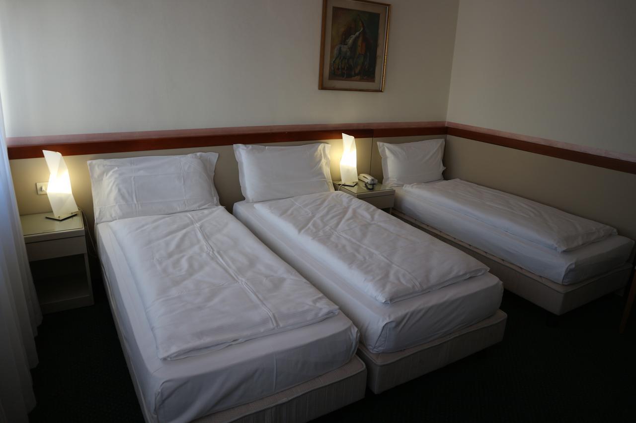 Hotel Bristol ريفا ديل غاردا المظهر الخارجي الصورة