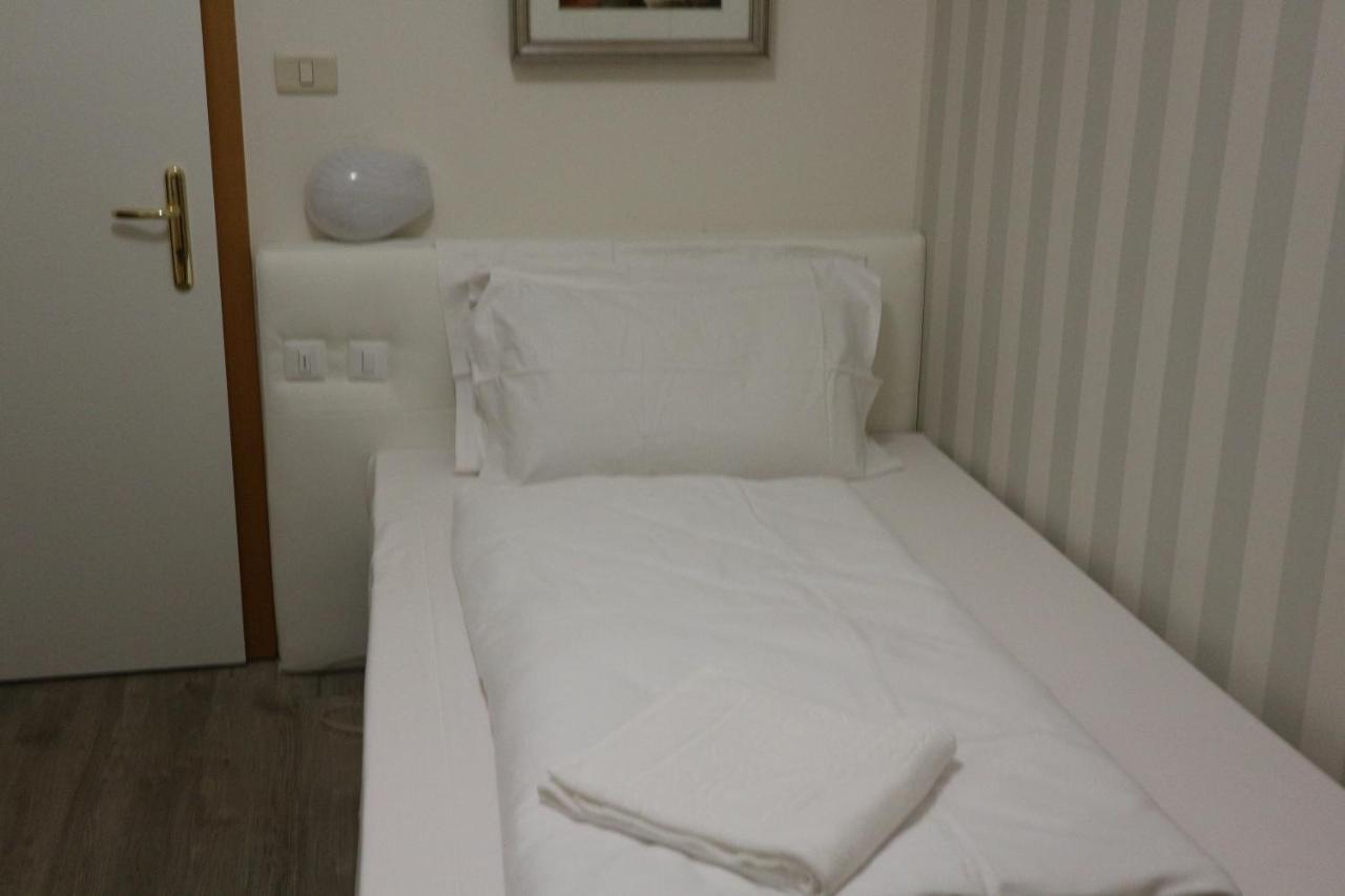 Hotel Bristol ريفا ديل غاردا المظهر الخارجي الصورة
